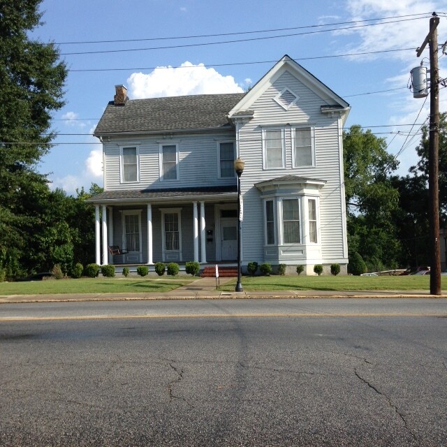 Primary Photo - 980 College St
