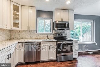 Building Photo - 12043 Hallandale Terrace