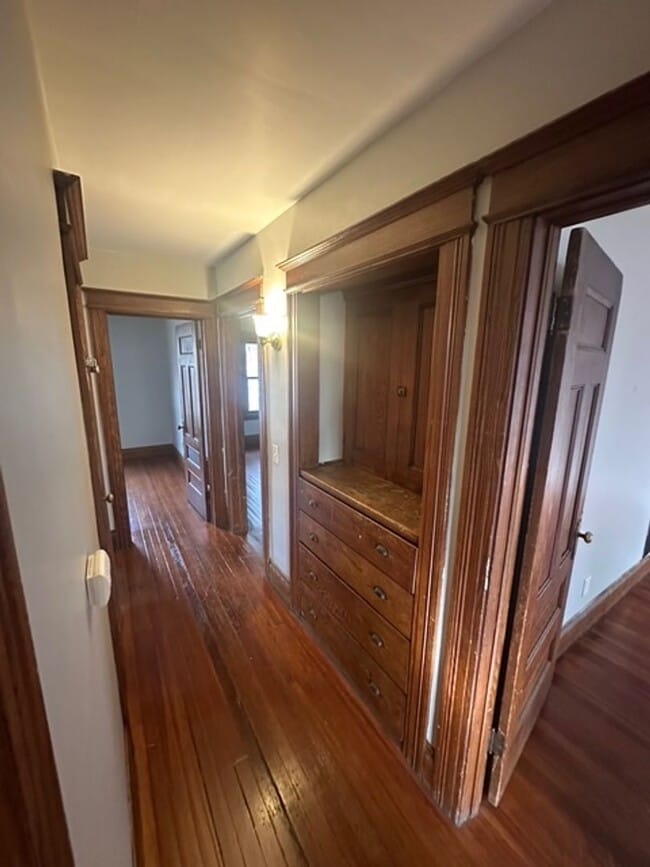 Building Photo - Spacious Single Family 4-Bedroom 1.5-Bath Home For Rent