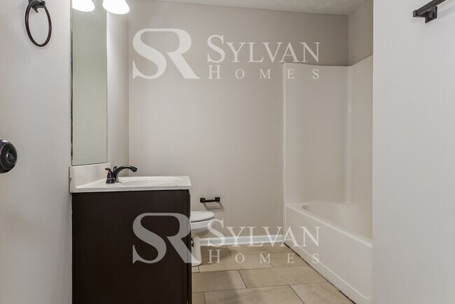 Building Photo - 2053 Oak Terrace Dr SE