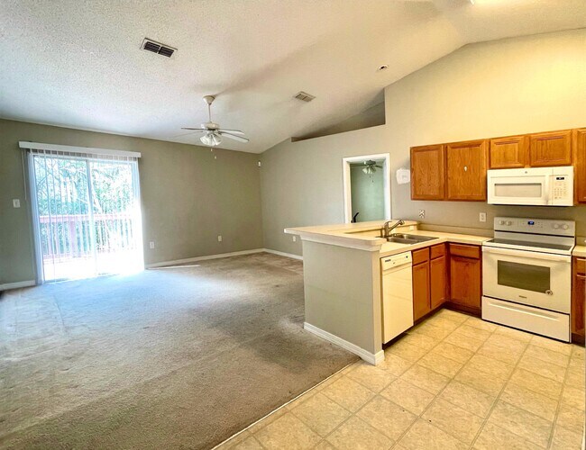 Building Photo - 150 Cabana Way