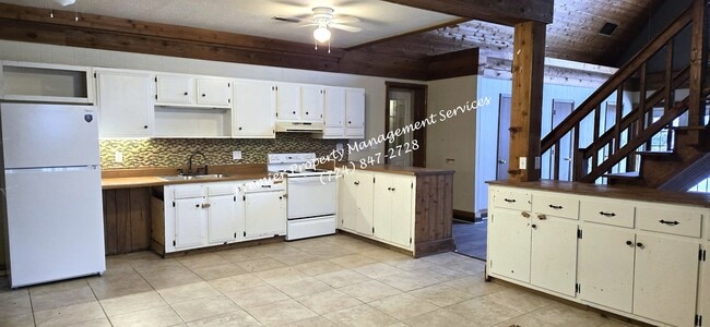 Building Photo - 114 Bryan St