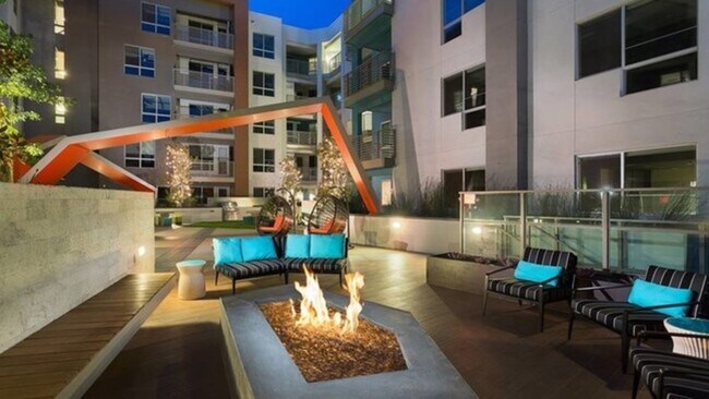 Building Photo - 236 S Los Angeles St