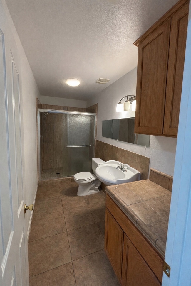 Building Photo - 107 S Cottage St