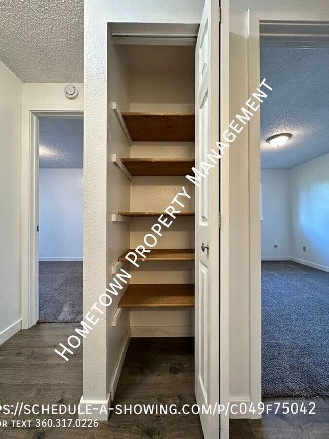 Building Photo - 1310 Goldenrod Dr SE