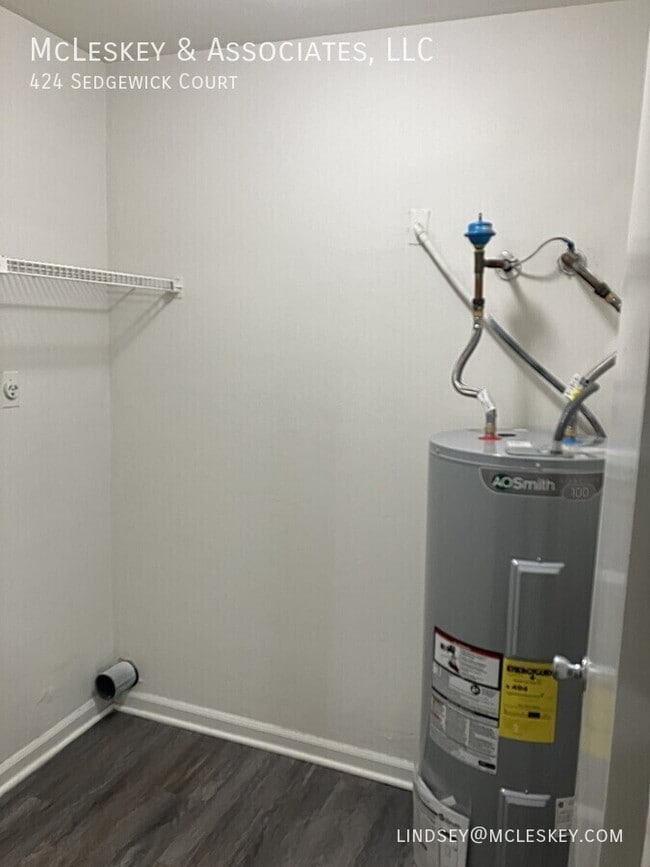 Building Photo - 424 Sedgewick Ct