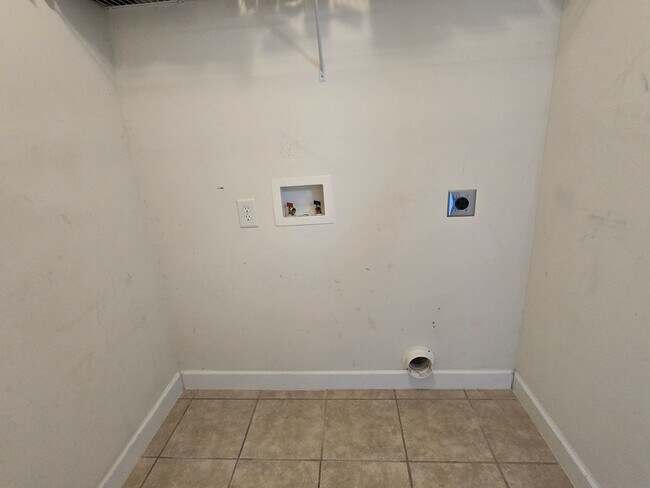 Building Photo - 197 Rolling Stone Ct