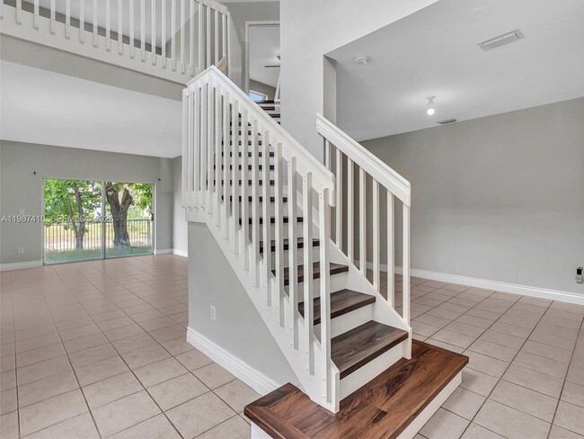 Building Photo - 1498 SW 106th Ave