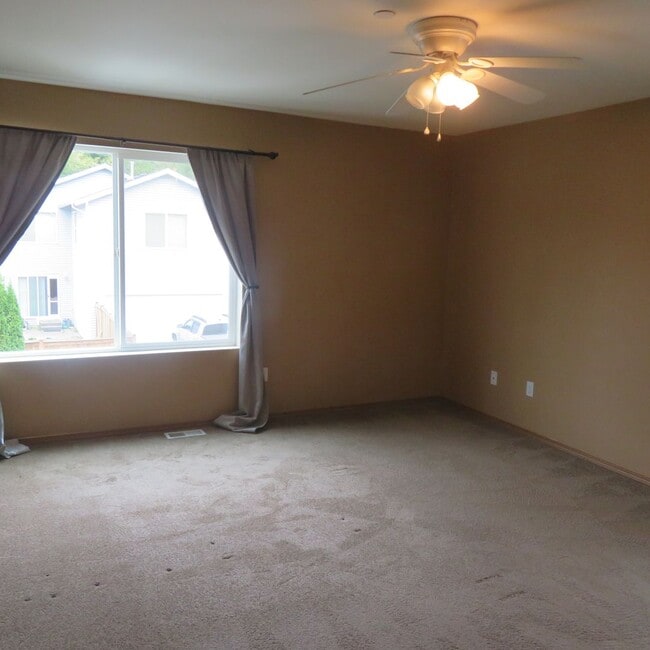 Building Photo - 1449 Burnside Pl