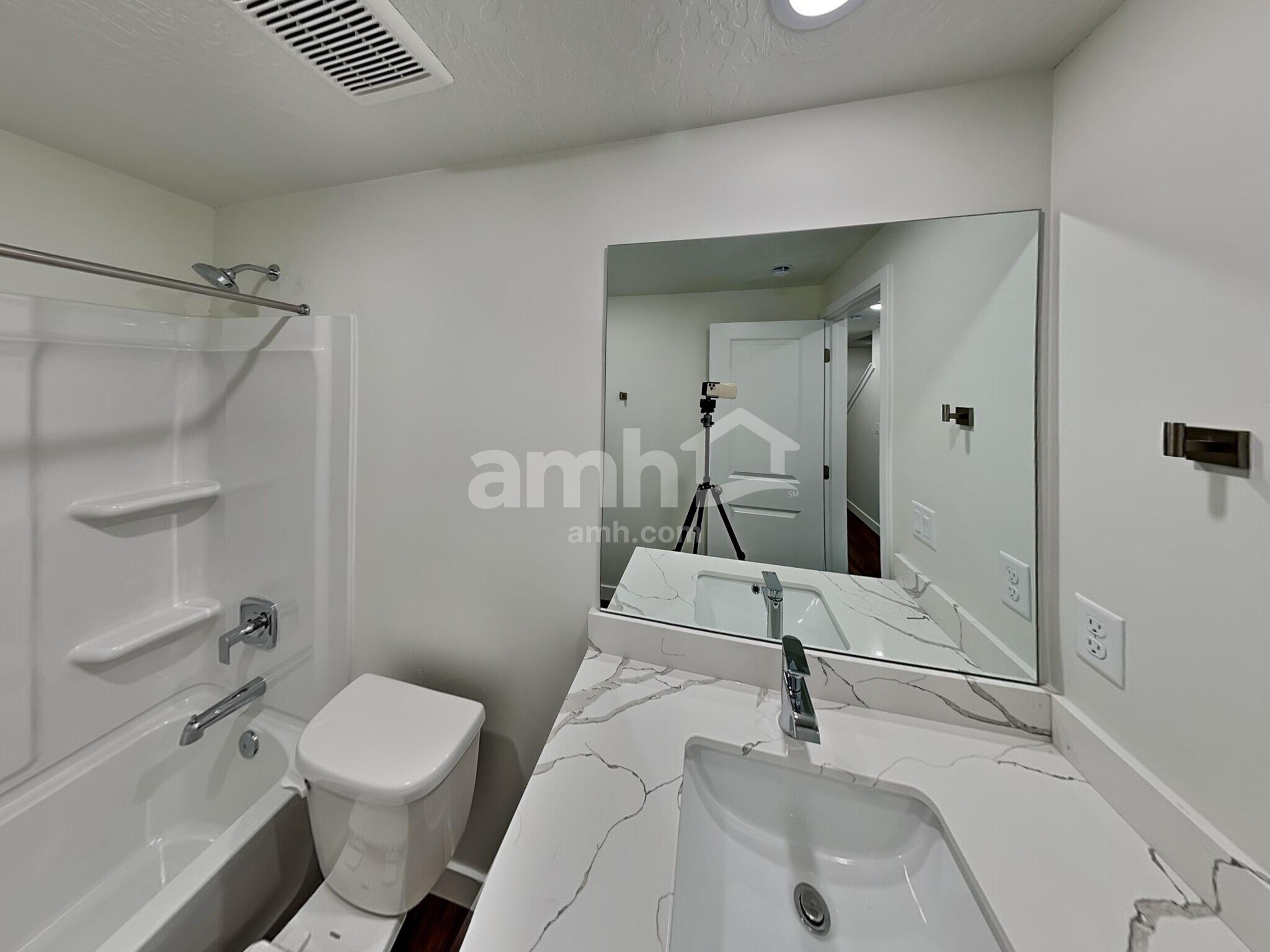 Building Photo - 1256 W Mahogany St