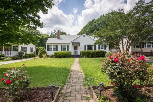 Building Photo - Gorgeous 3 Bedroom 2 Bath in Popular Parki...