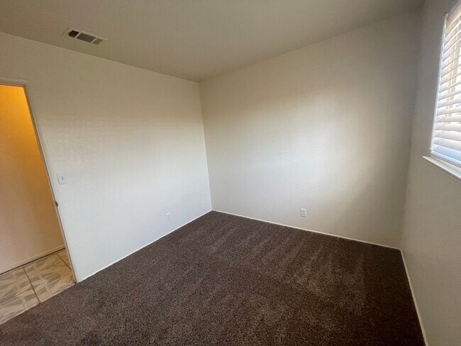 Building Photo - Victorville, 3 Bedroom, 2 Bathrooms, Large...