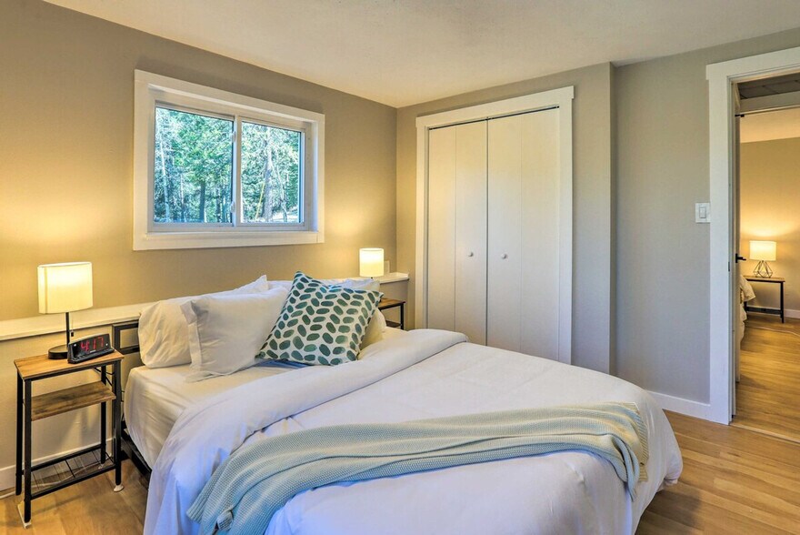 Building Photo - 9538 Fallen Rock Rd