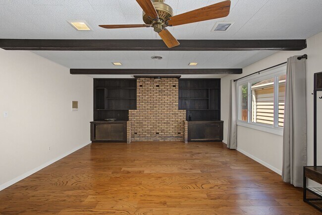 Building Photo - Spacious 3-Bedroom, 2-Bath Home for Rent in Urbana