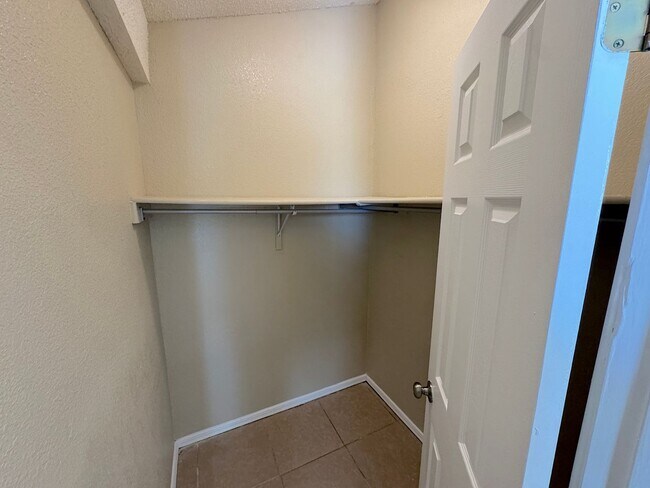 Building Photo - Northeast El Paso 4 Bed, 2 Bath close to Ft Bliss!
