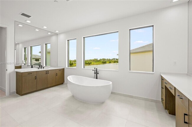 Building Photo - 12865 Wingspan Ct