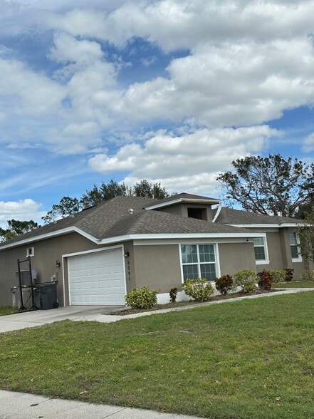 2 car attached garage - 6501 Manila Palm Way