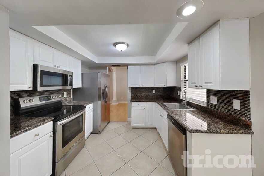 Building Photo - 506 Emberwood Dr