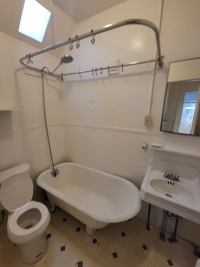 Building Photo - Apartment for Rent in Chico! 1 Bedroom 1 Bathroom