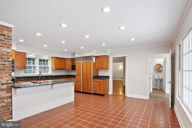 Building Photo - 7732 Canal Ct