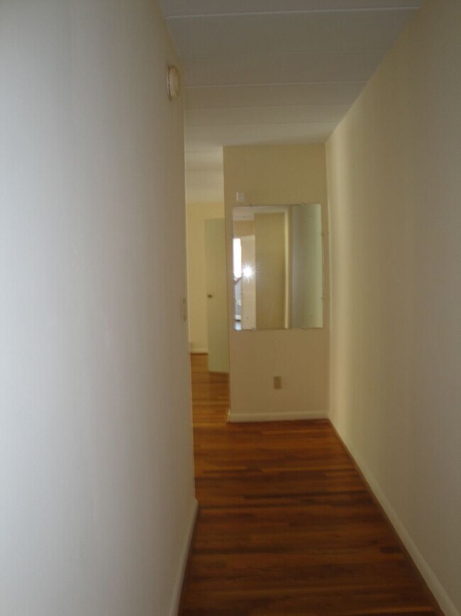 Building Photo - 539 Lowell Ave