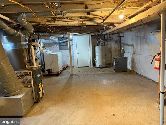 Building Photo - 244 Mansion Ave