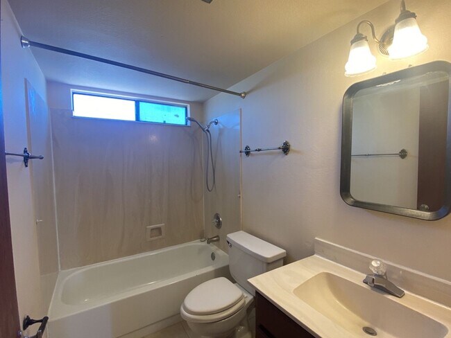 Building Photo - Very Nice 2 Bedroom Condo!!!