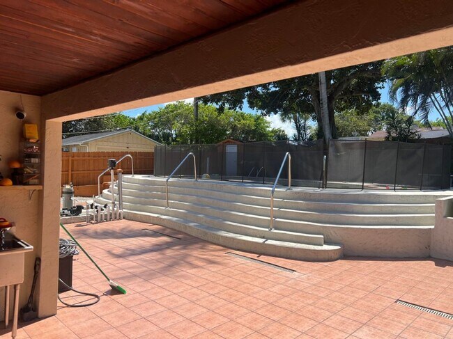 Building Photo - 5603 Parker Ave