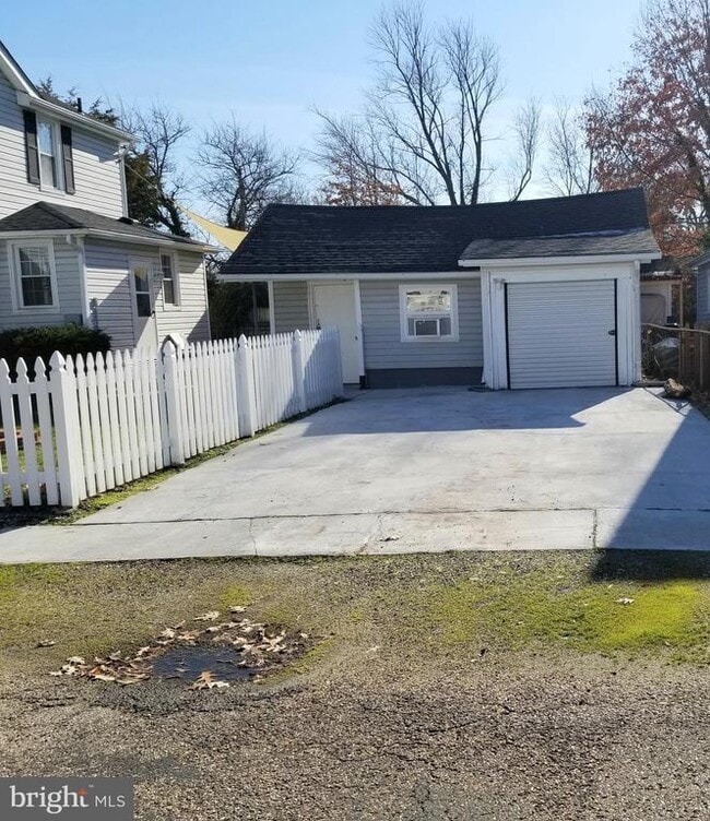 Building Photo - 300 Lafayette St