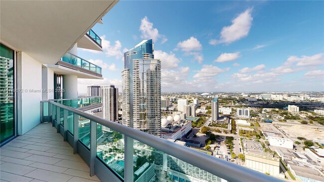 Building Photo - 900 Biscayne Blvd