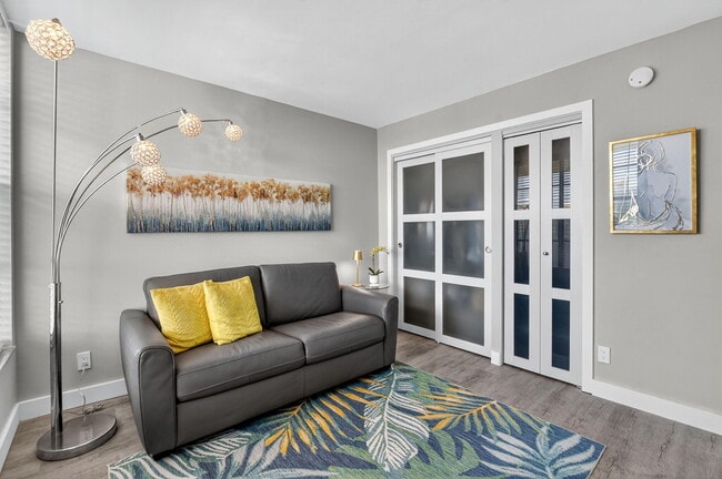 Building Photo - 20 Royal Palm Way