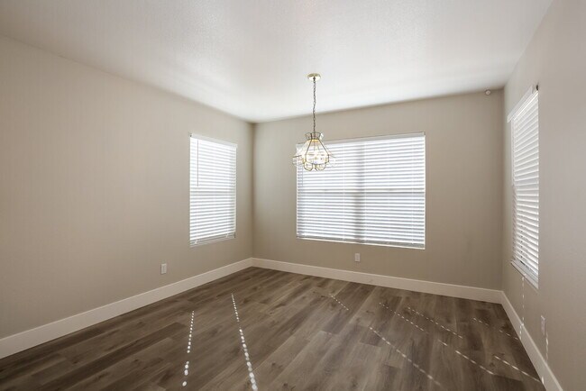 Building Photo - 4729 Cliff Breeze Dr