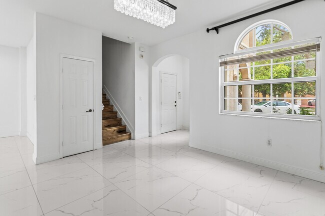 Building Photo - 5056 SW 141st Ave