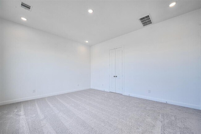 Building Photo - 2447 Daisy Mdw Pl