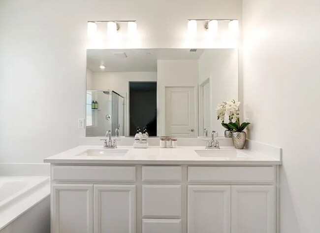 Building Photo - STUNNING 3/2.5 (Natomas)! Gym, Pool, Solar...