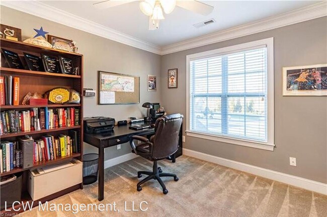 Building Photo - 5093 Wyngate Village Dr