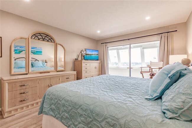 Building Photo - 1200 E Peppertree Ln