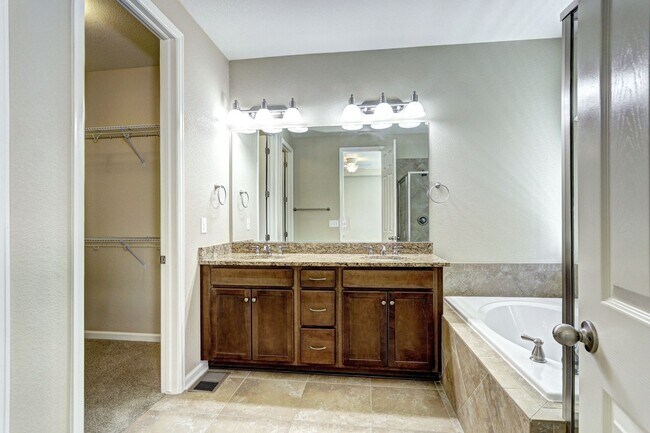 Building Photo - Location! Villages at Castle Rock 3bed/2.5...