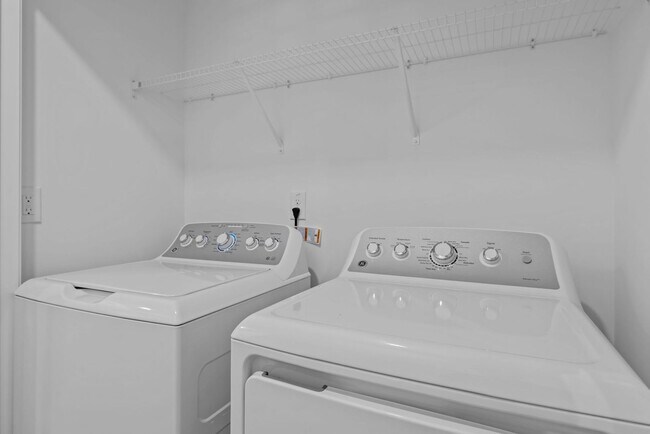Building Photo - Gorgeous New Construction!  Updated Kitche...