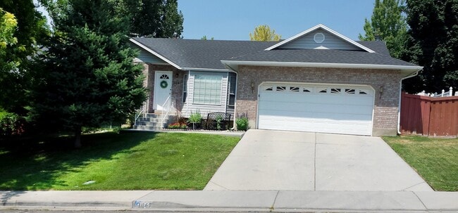 Primary Photo - 1067 E 100 S St