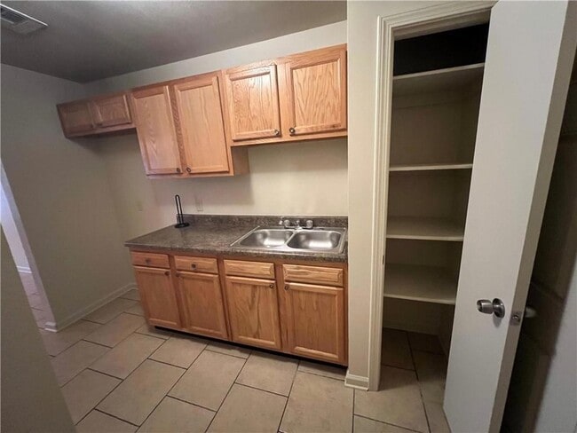 Building Photo - 2222 Bartolo St