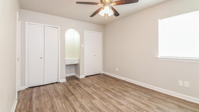 Building Photo - 1406 Ridgecrest Dr