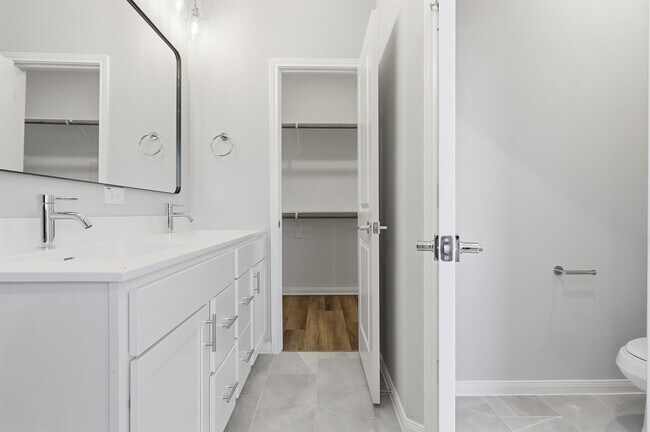 Building Photo - 9914 Clark Cyn Ln