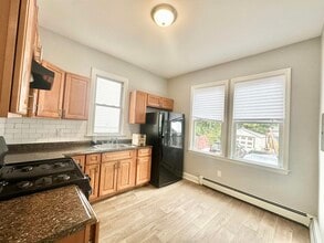 Building Photo - 130 Grant Ave