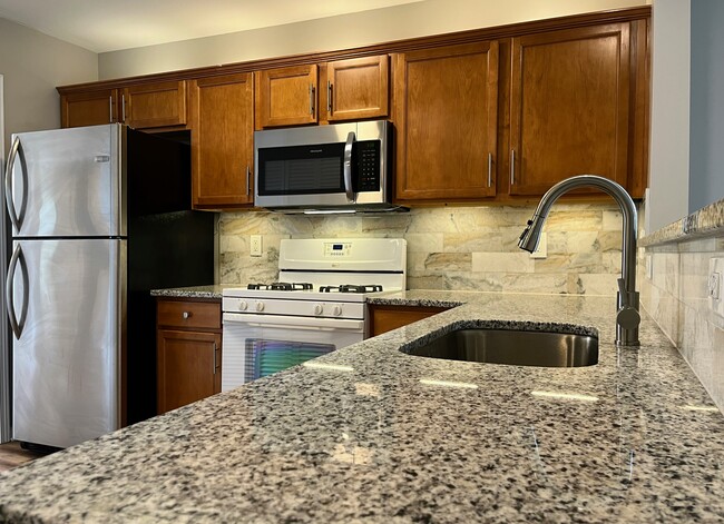 Building Photo - 14 Crestbrook Dr
