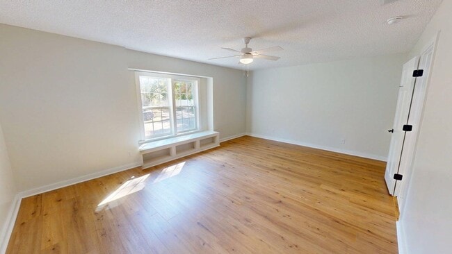 Building Photo - 171 Longwood Dr