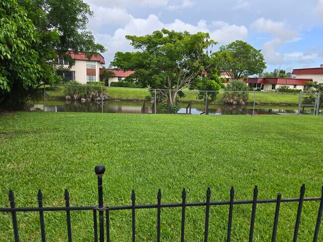 Building Photo - 939 Hibiscus Dr