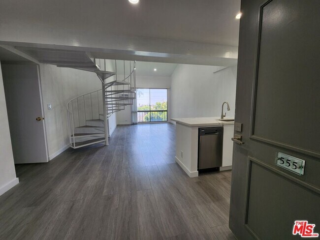 Building Photo - 1440 Veteran Ave