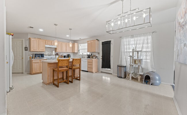 Building Photo - 2214 Olympia Dr