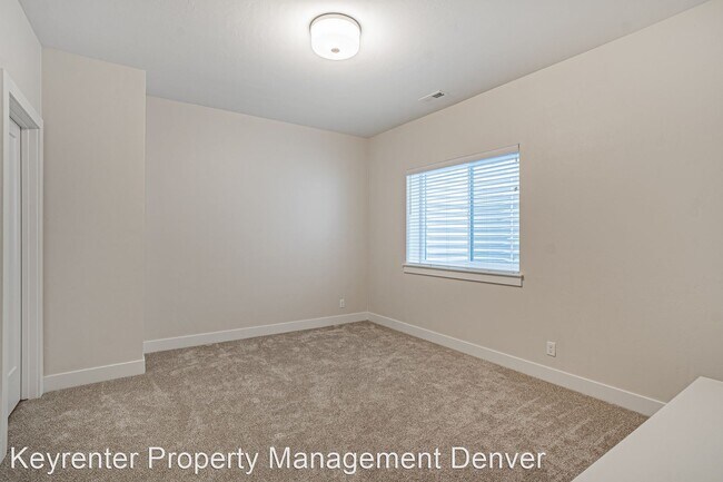 Building Photo - 4 br, 3.5 bath House - 2570 South Cherokee...